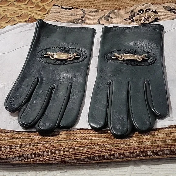 GucciAuthentic Dk.Green Gloves